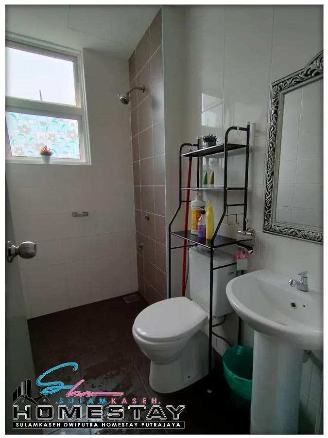 Sulamkaseh Dwiputra Homestay Putrajaya With 4 Units Ac, 3 Baths, Wifi & Pool View Apartment