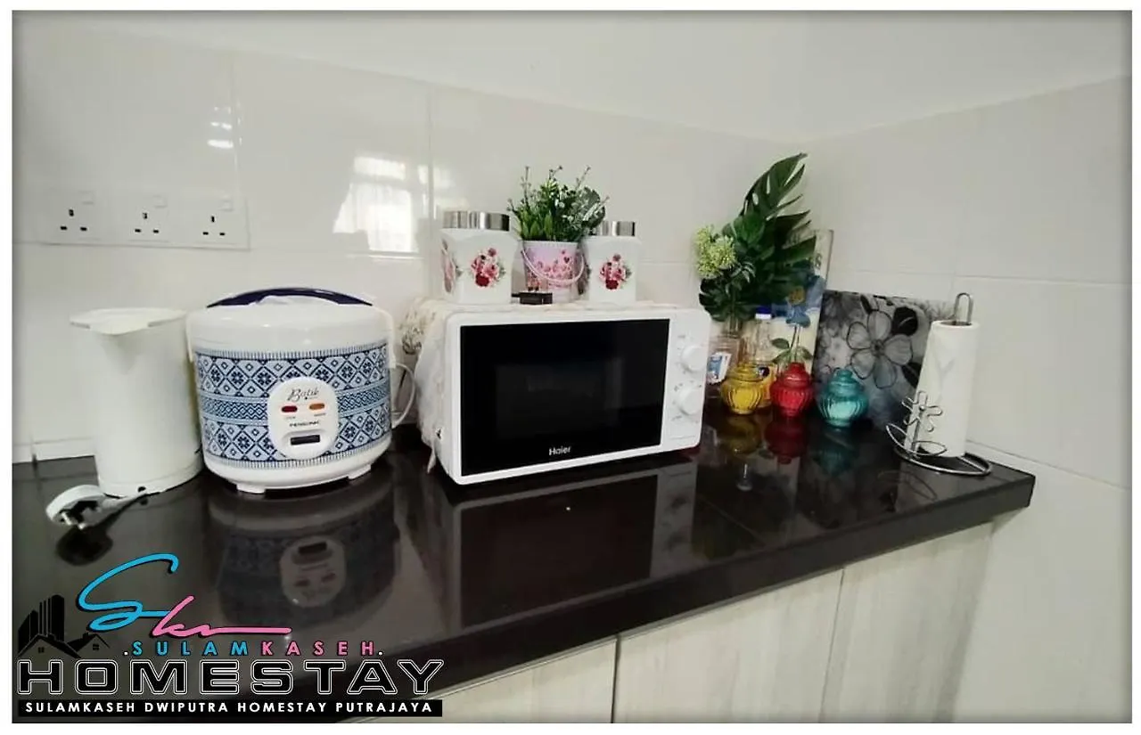 Sulamkaseh Dwiputra Homestay Putrajaya With 4 Units Ac, 3 Baths, Wifi & Pool View 0*,  Malaysia